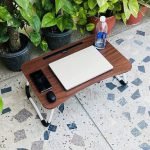 <strong>3 reasons to use a laptop table instead of a regular desk</strong>